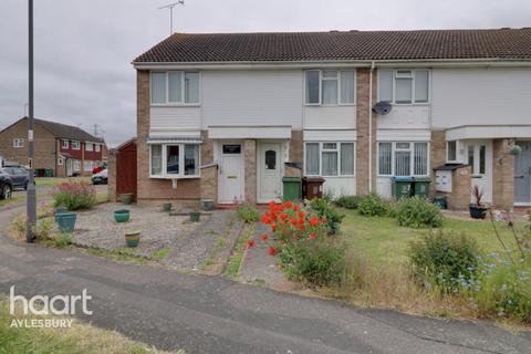 2 bedroom end of terrace house to rent, Hillington Close, Aylesbury