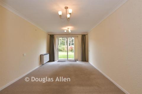 1 bedroom ground floor flat for sale, Chadwell Heath Lane, Chadwell Heath, Essex