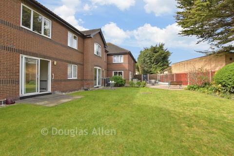 1 bedroom ground floor flat for sale, Chadwell Heath Lane, Chadwell Heath, Essex