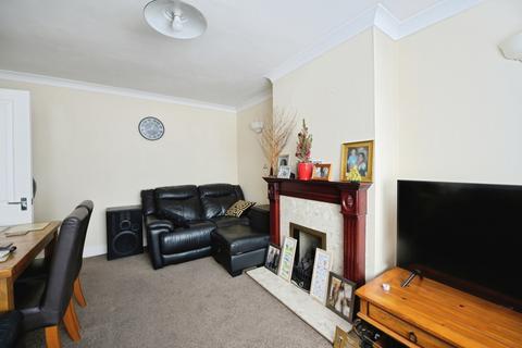 2 bedroom maisonette for sale, Chelmsford Avenue, Romford, RM5