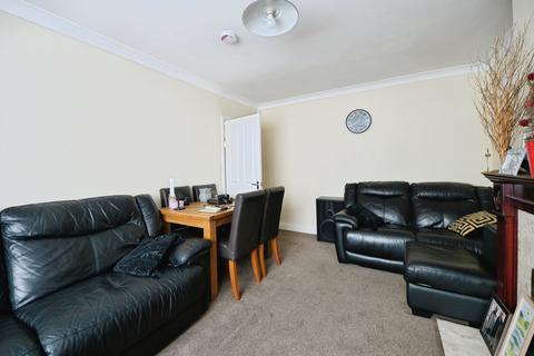 2 bedroom maisonette for sale, Chelmsford Avenue, Romford, RM5