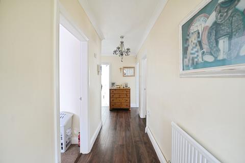 2 bedroom maisonette for sale, Chelmsford Avenue, Romford, RM5