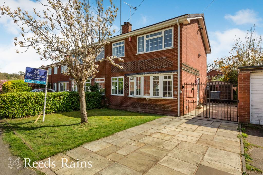 3 bedroom semi-detached house for sale