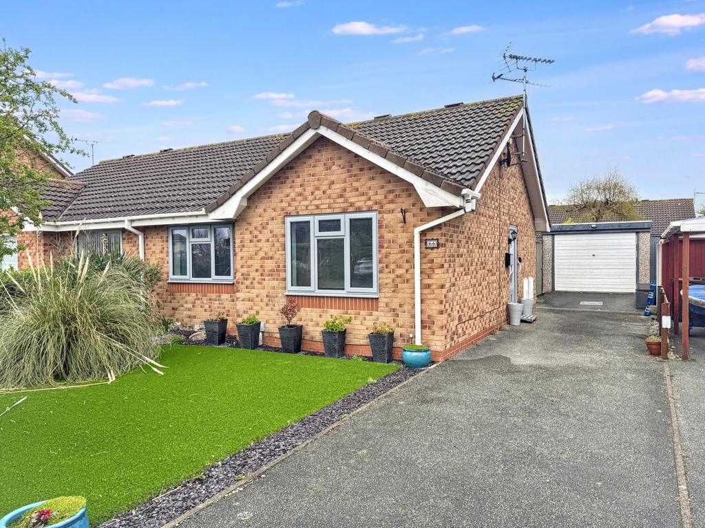 2 bedroom semi-detached bungalow for sale