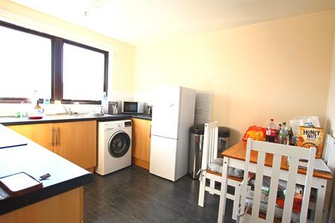 2 bedroom flat to rent, Shepherds Loan, West End, Dundee, DD2