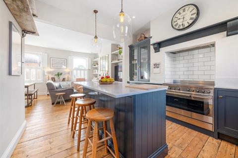 3 bedroom flat for sale, Arlingford Road, SW2