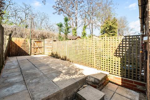 2 bedroom apartment for sale, Eastcombe Avenue, London