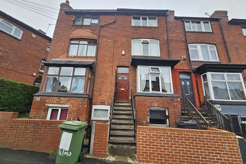 6 bedroom house to rent, Manor Drive, Leeds