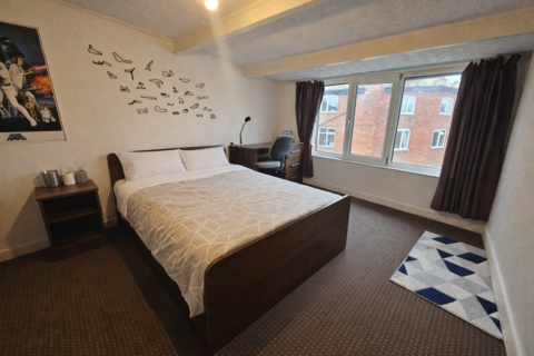 5 bedroom house to rent, Manor Drive, Leeds
