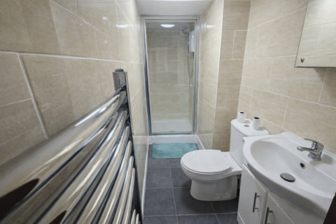 5 bedroom house to rent, Manor Drive, Leeds