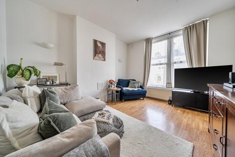2 bedroom flat for sale, Miranda Road, Archway, London, N19