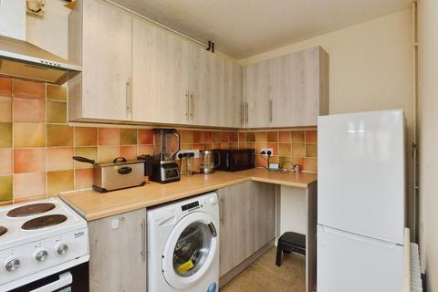 2 bedroom maisonette for sale, Shackleton Place, Oldbrook, Milton Keynes, Buckinghamshire, MK6