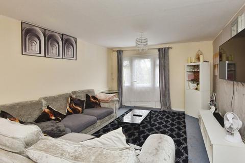 2 bedroom maisonette for sale, Shackleton Place, Oldbrook, Milton Keynes, Buckinghamshire, MK6