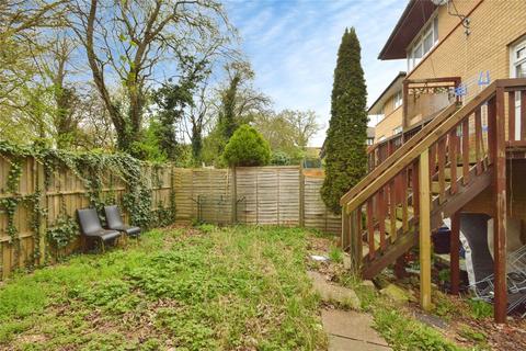 2 bedroom maisonette for sale, Shackleton Place, Oldbrook, Milton Keynes, Buckinghamshire, MK6