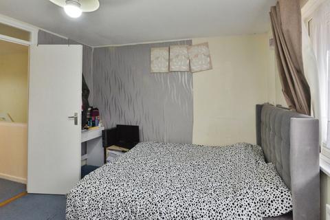 2 bedroom maisonette for sale, Shackleton Place, Oldbrook, Milton Keynes, Buckinghamshire, MK6