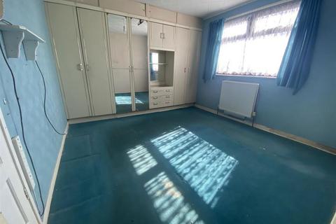 3 bedroom semi-detached house for sale, Holm Garth Drive , Hull, East Yorkshire , HU8 9DU