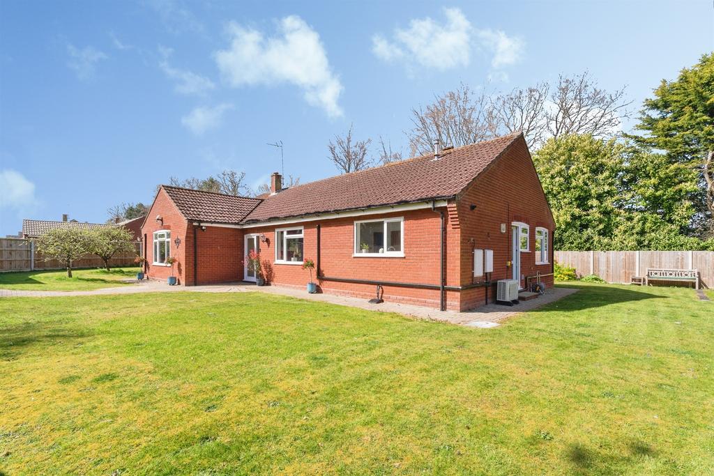3 bedroom detached bungalow for sale