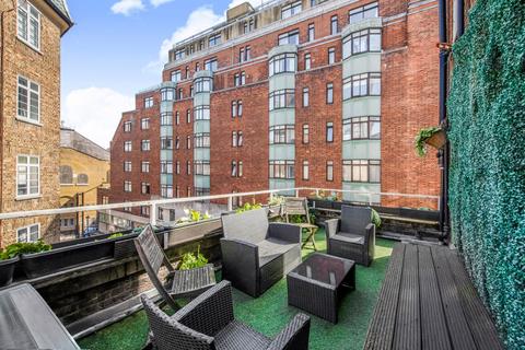 Studio to rent, Stourcliffe Street, London