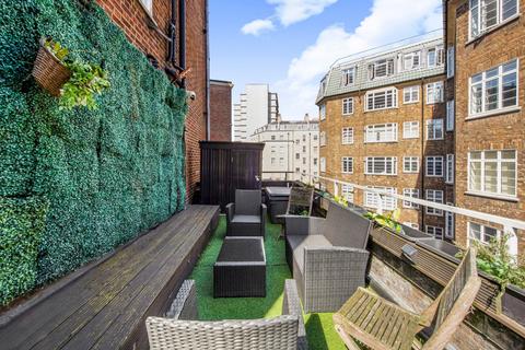 Studio to rent, Stourcliffe Street, London