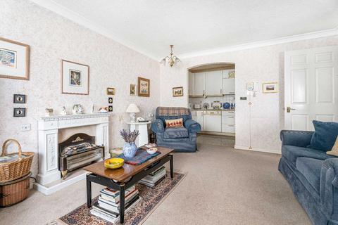 2 bedroom apartment for sale, Pembroke Lodge, Du Cros Drive, Stanmore, HA7