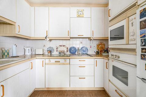 2 bedroom apartment for sale, Pembroke Lodge, Du Cros Drive, Stanmore, HA7