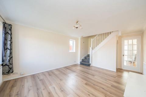 2 bedroom flat to rent, Churchill Close, Feltham TW14