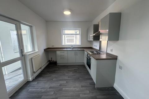 2 bedroom semi-detached house to rent, Spring Gardens, Anlaby Common, Hull, East Yorkshire, HU4