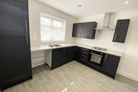 2 bedroom semi-detached house to rent, Manser Road, Rainham RM13