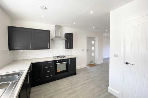 2 bedroom semi-detached house to rent, Manser Road, Rainham RM13