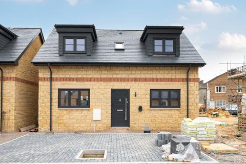 3 bedroom detached house for sale, Milestone Road, Carterton, Oxfordshire