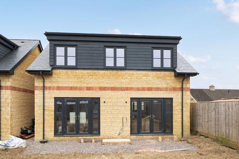 3 bedroom detached house for sale, Milestone Road, Carterton, Oxfordshire