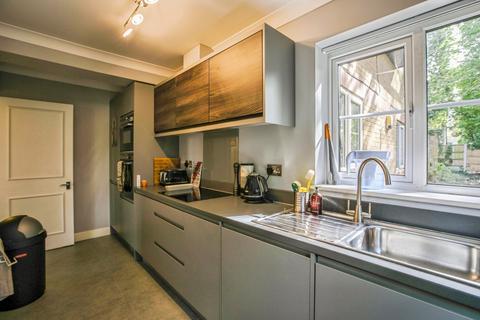 2 bedroom ground floor flat for sale, Stevens Close, Beckenham, BR3