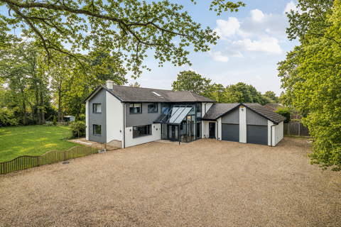Elvetham Road, Fleet GU51 6 bed detached house - £1,650,000