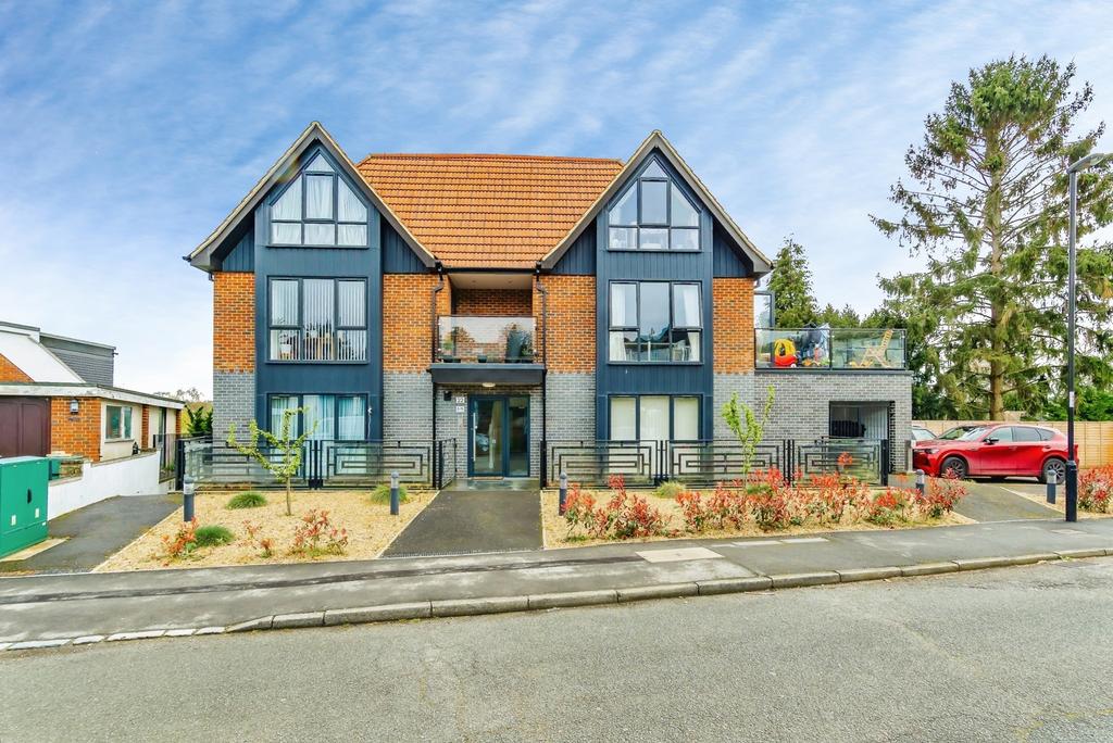 2 bedroom flat for sale