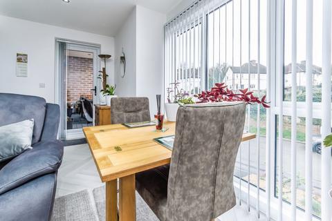 2 bedroom flat for sale, Lynne Close, South Croydon, CR2