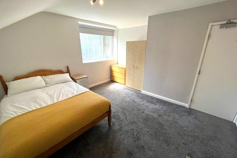 1 bedroom in a flat share to rent, The Hollies, Third Avenue, Nottingham NG7
