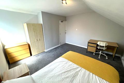 1 bedroom in a flat share to rent, The Hollies, Third Avenue, Nottingham NG7