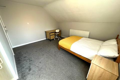 1 bedroom in a flat share to rent, The Hollies, Third Avenue, Nottingham NG7