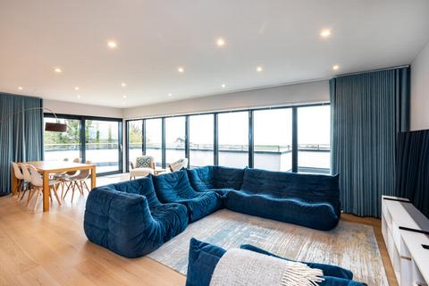 3 bedroom penthouse for sale, Cannongate Road, Hythe, CT21