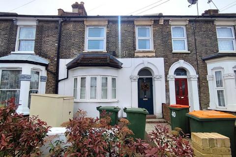 1 bedroom flat to rent, Carlyle Road, Manor Park