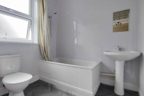 1 bedroom flat to rent, Carlyle Road, Manor Park