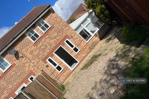 2 bedroom semi-detached house to rent, Simson Close, Newark, NG24