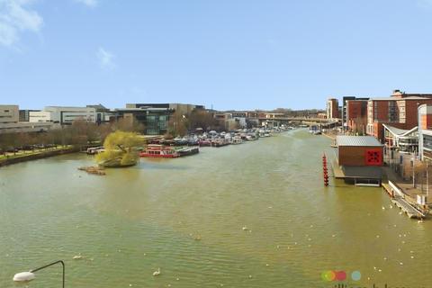 2 bedroom apartment to rent, Grantavon House, Brayford Wharf East