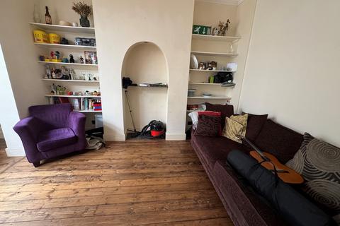 1 bedroom in a flat share to rent, Lowden Road, SE24