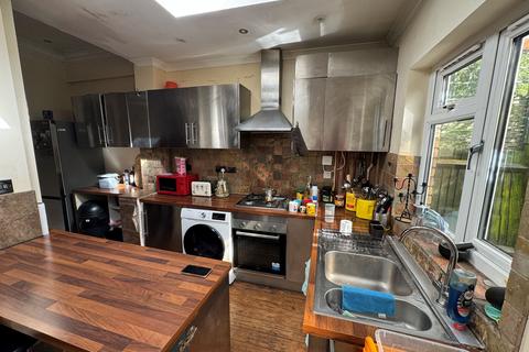 1 bedroom in a flat share to rent, Lowden Road, SE24