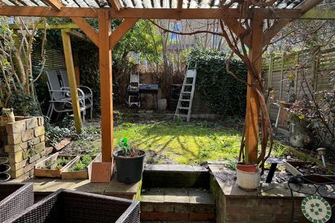 1 bedroom in a flat share to rent, Lowden Road, SE24