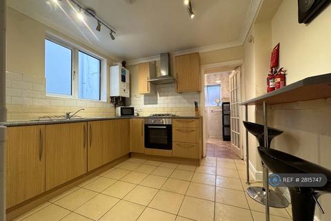 1 bedroom in a house share to rent, Sebastopol St, Swansea, SA1