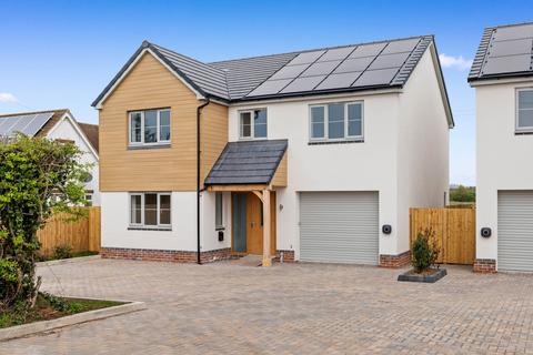 4 bedroom detached house for sale, 1 Oakmere, Evesham Road, Upper Moore, Pershore, Worcestershire.  WR10 2JR