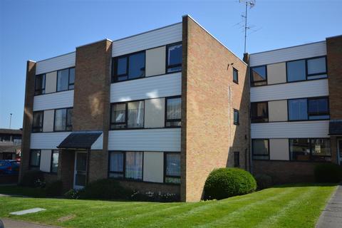 2 bedroom flat to rent, Maltings Court, Hoe Lane SG12