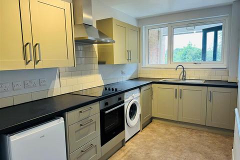 2 bedroom flat to rent, Maltings Court, Hoe Lane SG12